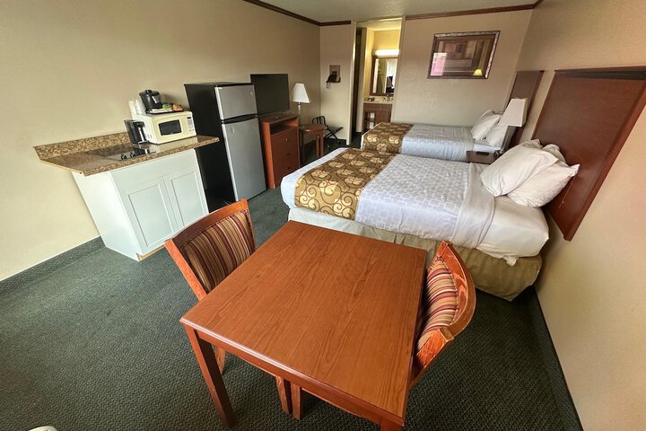 Room 28 of 86
