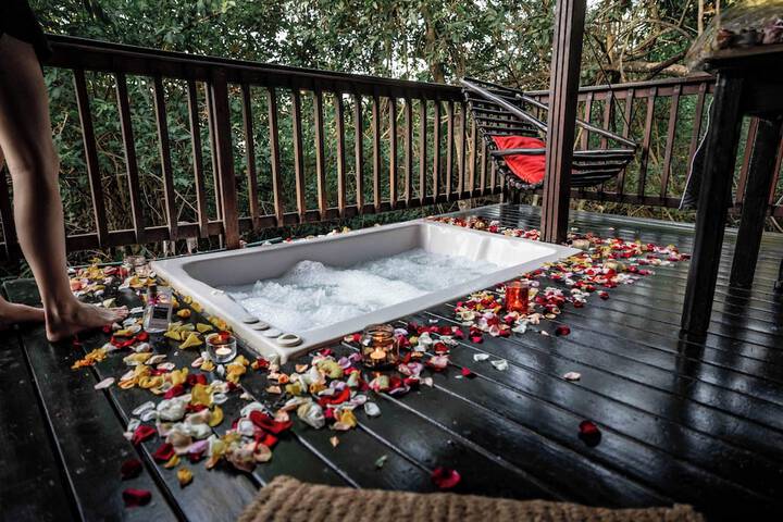 Hot Tub 27 of 70