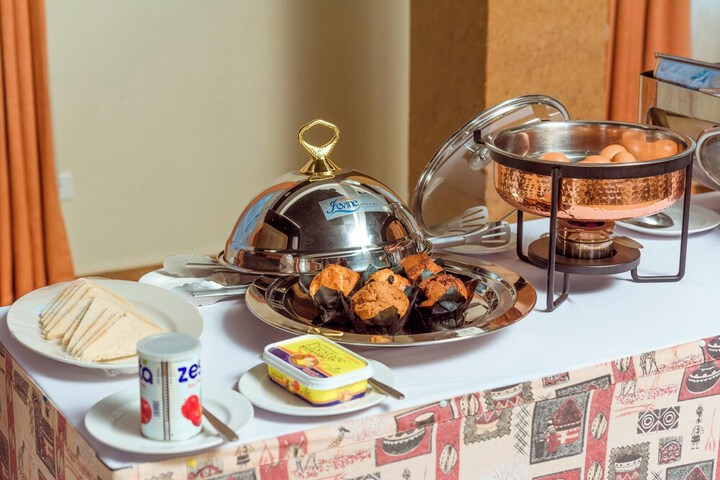 Breakfast/Coffee Service 26 of 47