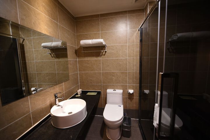 Room 12 of 25