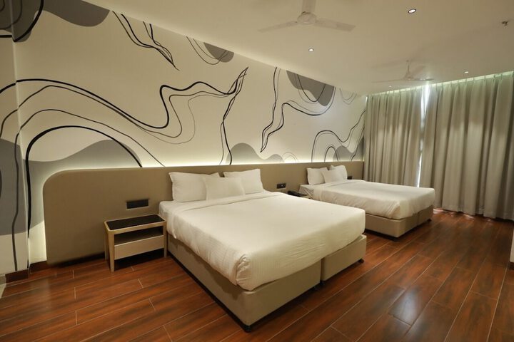 Room 6 of 14