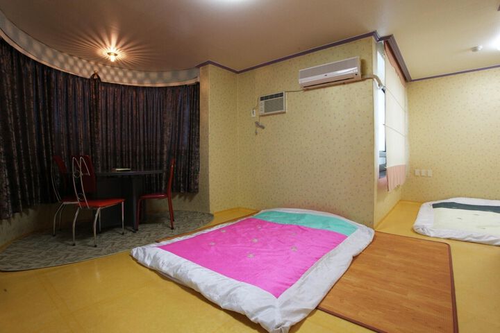 Room 55 of 79