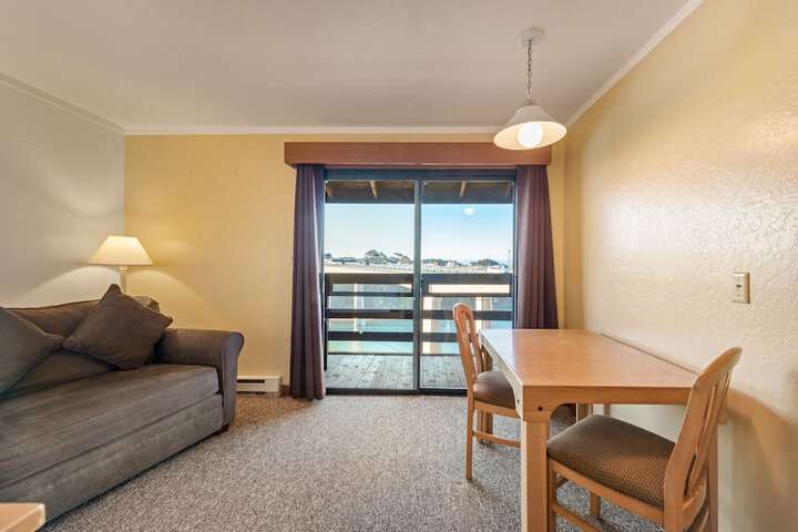 1 King Bed Balcony (27 of 37)