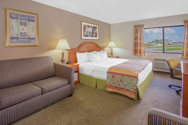 1 King Bed No Elevator (12 of 12)
