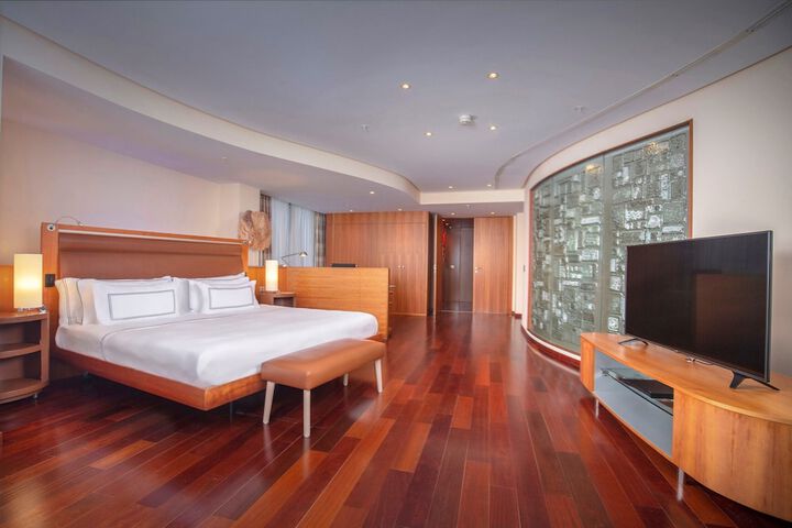 Room 13 of 144