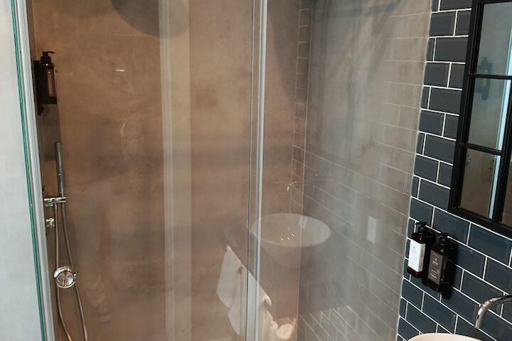 Room 17 of 22