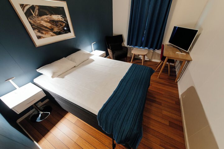 Room 42 of 199