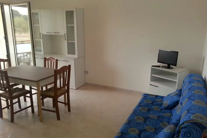 Room 4 of 10