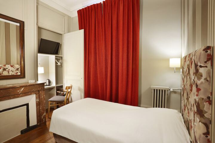 Room 10 of 61