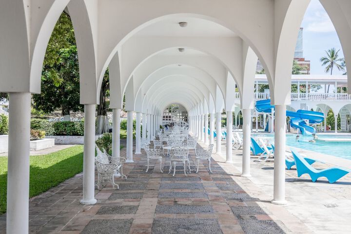 Hotel Exterior 155 of 182