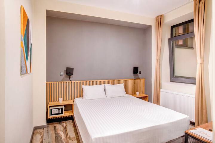 Room 16 of 36
