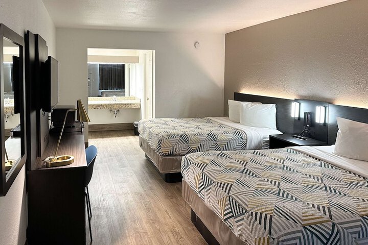 2 Queen Beds (9 of 20)