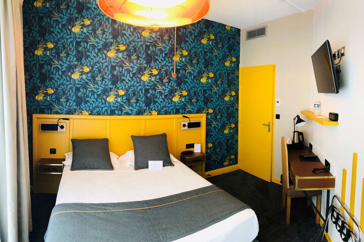 Room 15 of 62
