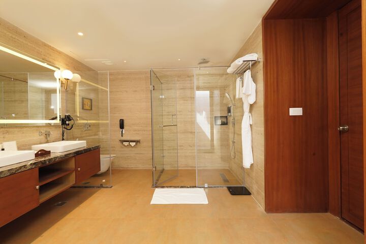 Room 33 of 73