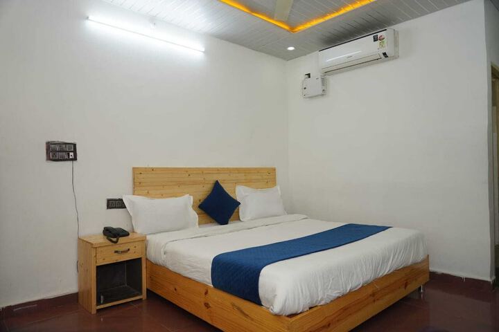 Room 8 of 28