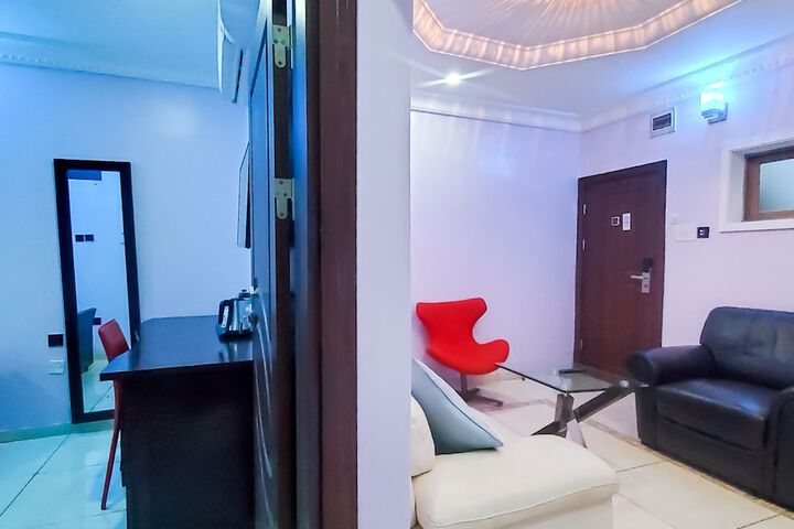 Room 6 of 27