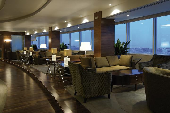 Lounge 104 of 136