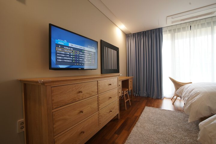 Room 16 of 35