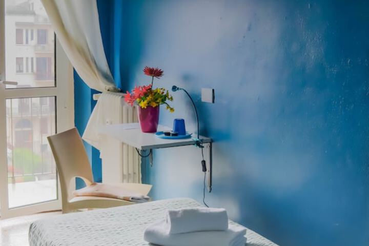 Room 4 of 32