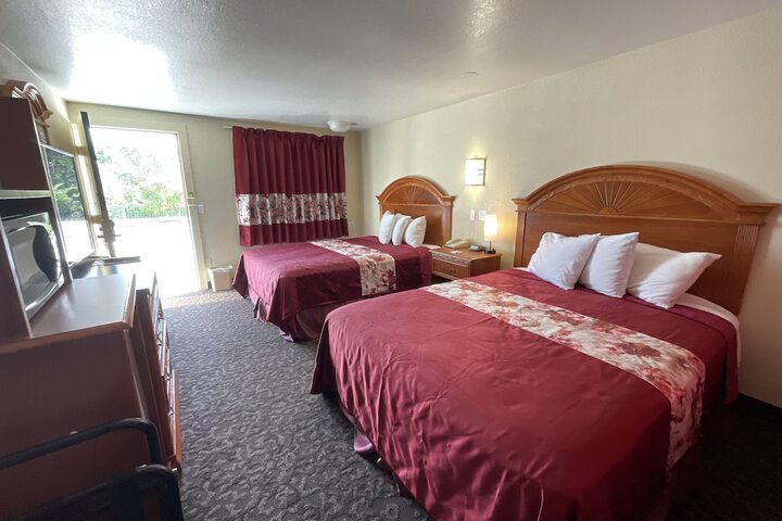 2 Queen Beds Accessible (4 of 17)