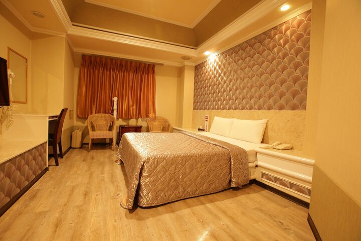 Room 11 of 27