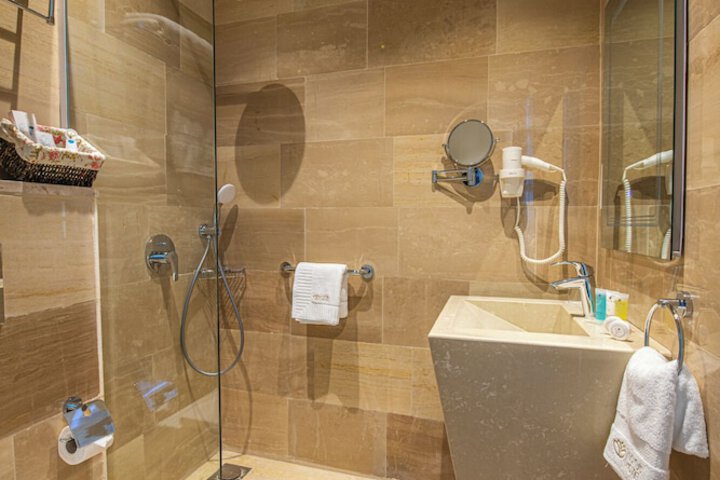 Room 8 of 35