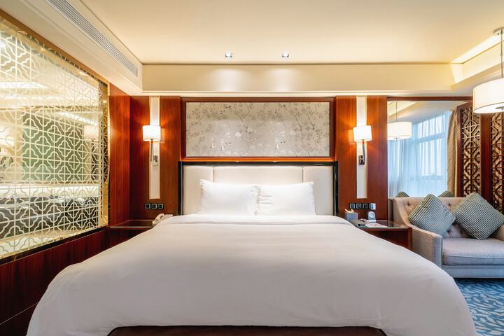 Room 15 of 46