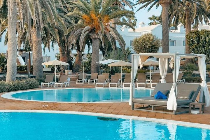 Hotel Pool