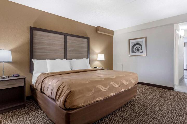 1 King Bed (9 of 9)