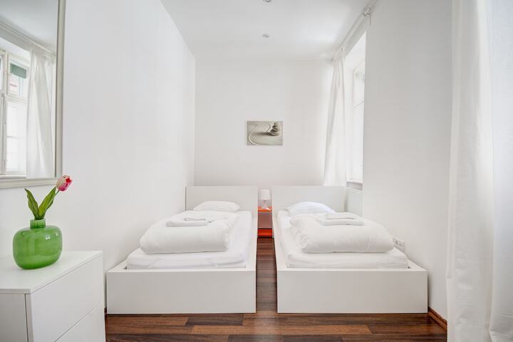 Room 6 of 22