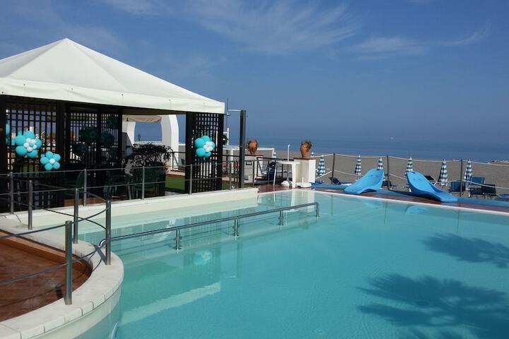 Hotel Pool