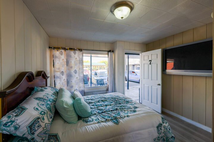Room 2 of 16
