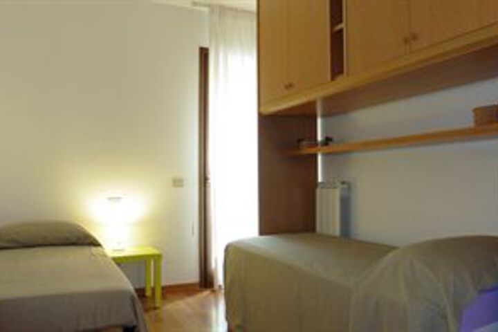 Room 244 of 871
