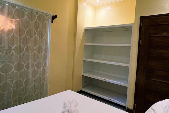 Room 32 of 203