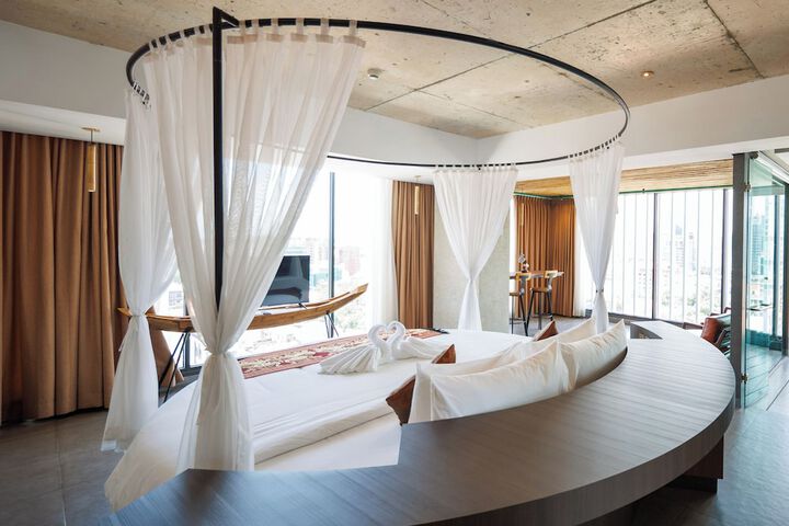 Room 27 of 51