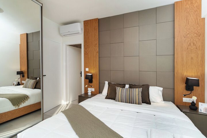 Room 6 of 27