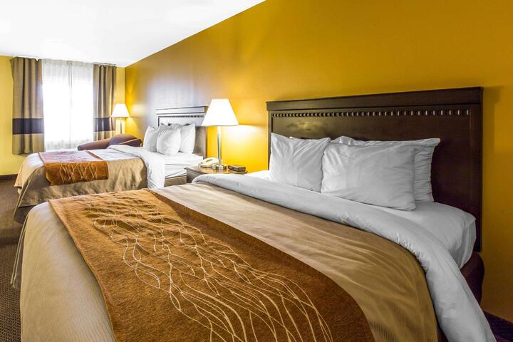 2 Queen Beds (2 of 5)