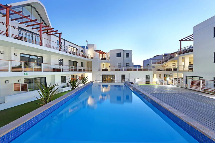 Pool 10 of 15