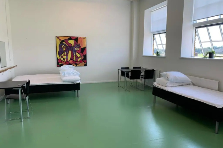 Room 6 of 13