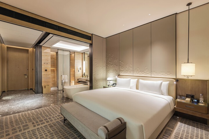 Room 13 of 90