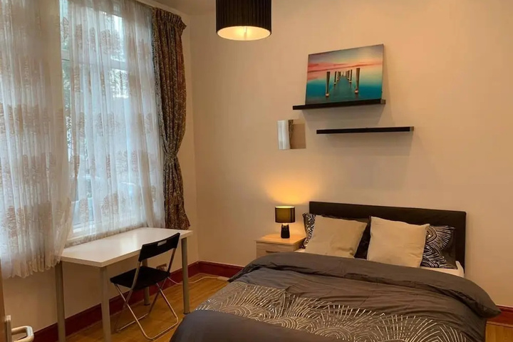 Room 4 of 14