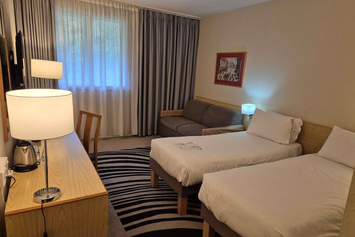 Room 22 of 115
