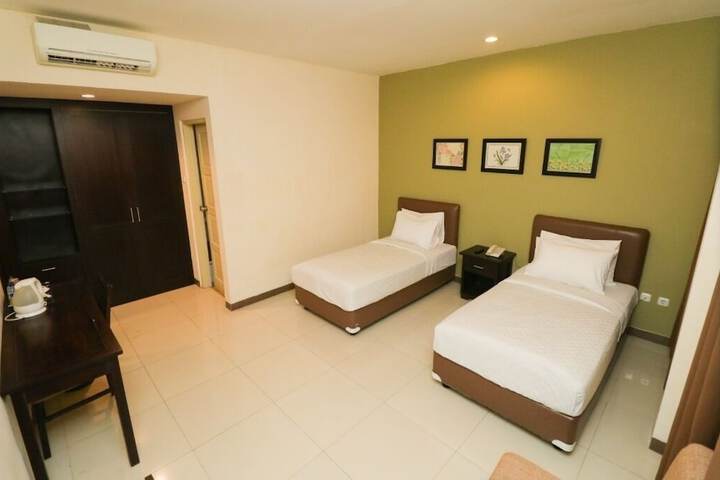 Room 3 of 33
