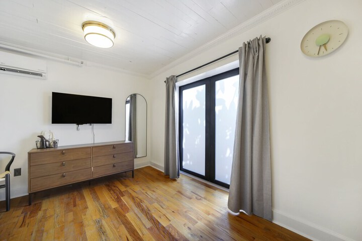 Room 27 of 47