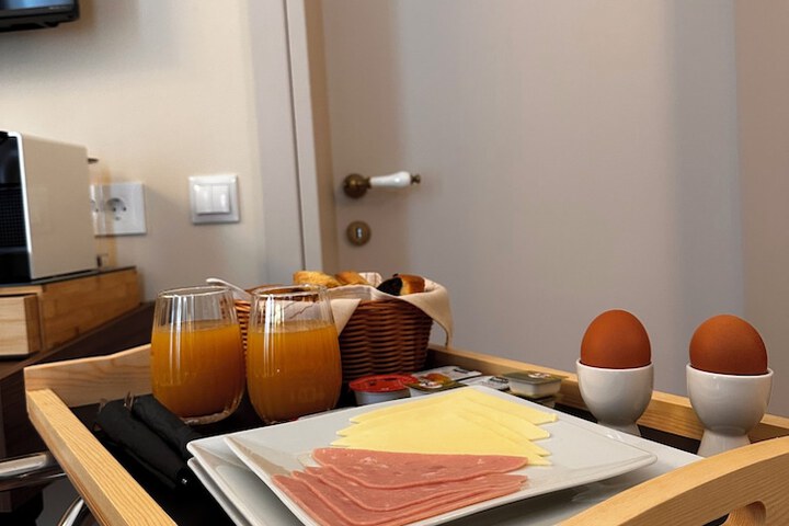 Breakfast/Coffee Service 87 of 115