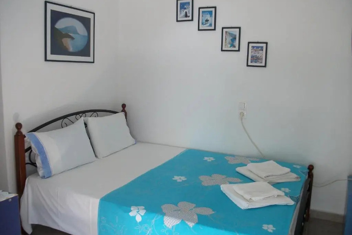 Room 2 of 10