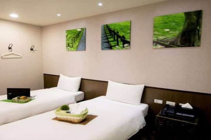 Room 15 of 36
