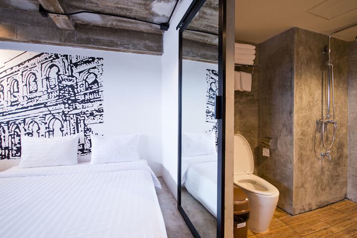 Room 9 of 37