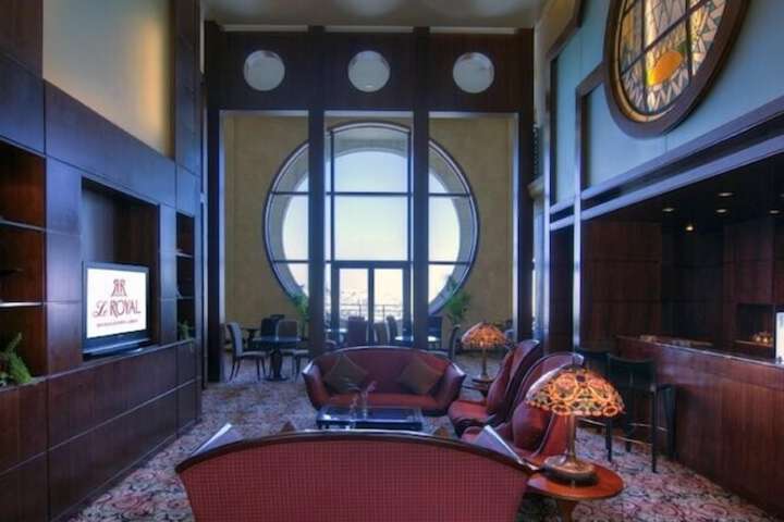 Lounge 43 of 58