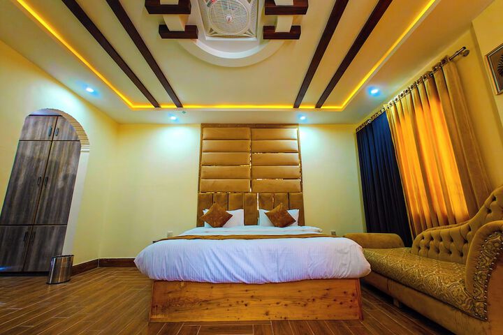 Room 2 of 43
